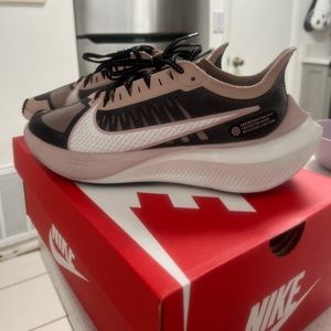 Women’s zoom gravity ‘black stone mauve’